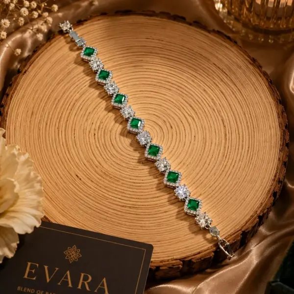EVARA EMERALIS