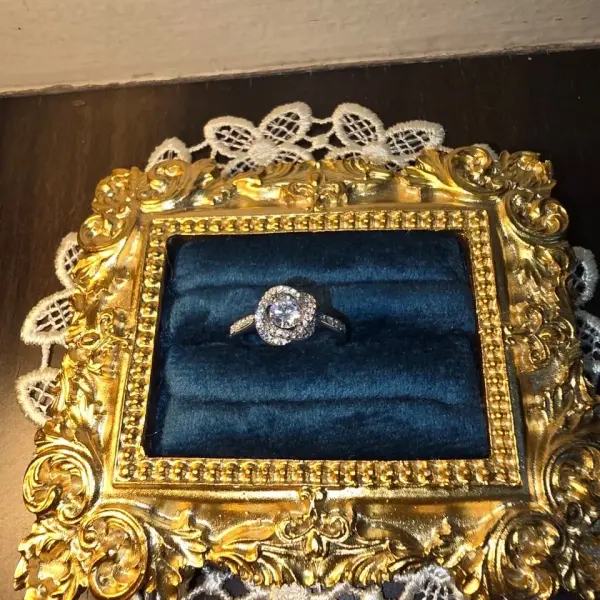 EVARA LUCENTA HALO RING